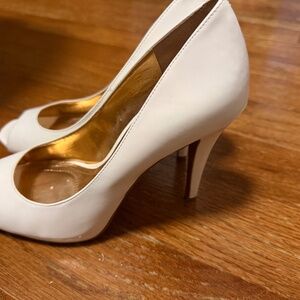 White toe out heels